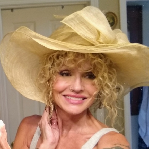 Beautiful natural fiber sun hat - Picture 2 of 5